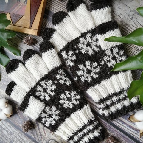 【メンズ】白と黒の花模様編みスマホ対応５本指手袋