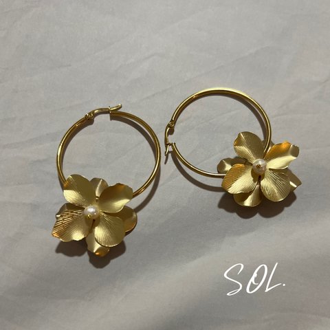 2way フラワーピアス　ピアス　パールピアス　パール　フラワー　お花　ゴールドピアス　フープピアス　大きい　大ぶり　大ぶりピアス　ステンレス　ステンレスピアス　サージカルステンレス　メタルフラワー