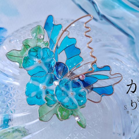 （B）朝顔咲く海風色のステンドグラスの蝶ブローチ（Brooch of butterfly and flower〜station on the sea〜） 
