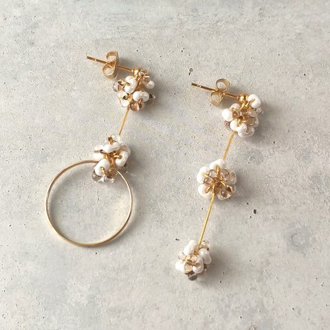 【ホワイト×クリア】ファルファーレ　ビーズ　アシンメトリー　ピアス