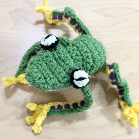 トラアシネコメガエルの編みぐるみ