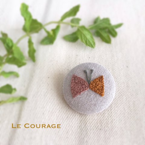 【mini】チョウの刺繍ブローチ(オレンジ)