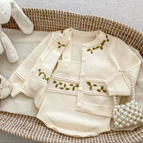 出産 祝い刺繍したセーターのコート ベビー服 女の子  出産祝い 女の子    子供服
