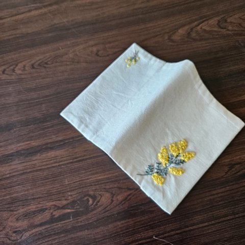 刺繍ブックカバー　ミモザモチーフ