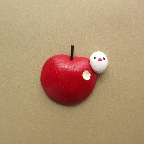 文鳥と赤りんごのブローチ