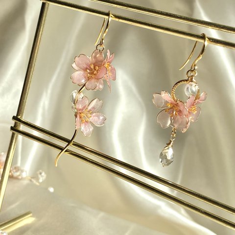 桜のアシンメトリー耳飾り　イヤリング/ピアス　