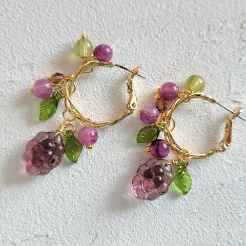 つやぷる葡萄ピアス🍇チタン芯ピアス　ゆらゆら揺れる　かわいいフープピアス