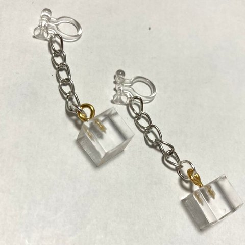 シンプルダイスピアス　クリア