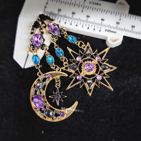 ピアス：朝と夜のピアス（星の石が黒）