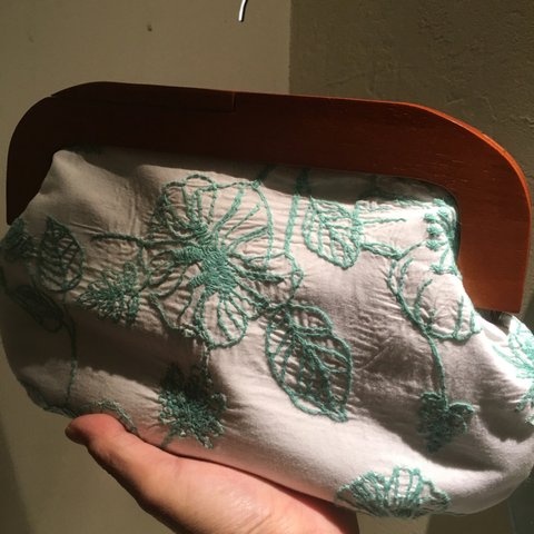 Flower刺繍ビンテージ 木製クラッチバッグ