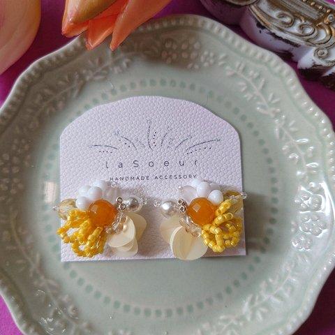 《saita》yellow × white つぶつぶ刺繍ピアス ／イヤリング