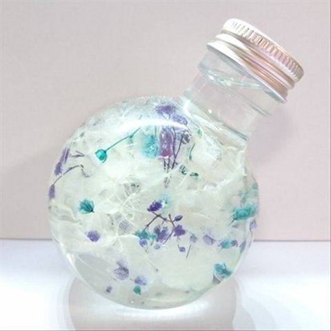 こまきななハーバリウム21「白アジサイ×青系かすみ草」ネコ瓶