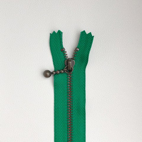 5本組 YKKファスナー 14cm  #540 緑(金具：アンティークゴールド) 玉付き