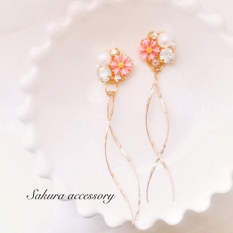 【再販】秋桜×ビジュー　ピアス　イヤリング