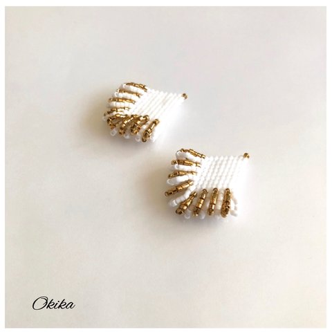 Goldフリンジ ループ ビーズピアス/イヤリング【White】