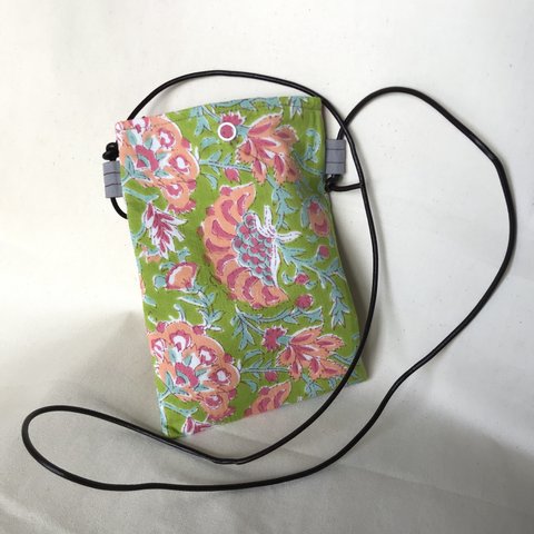 軽い　スマホショルダー　草原の色　Light grass-colored smartphone shoulder made from Indian cotton