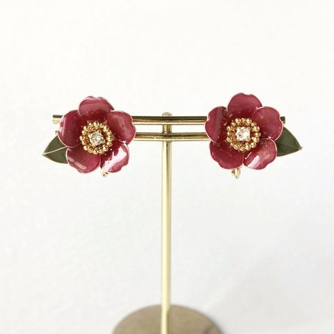 椿の花のひとつぶイヤリング／ピアス　赤色　お着物にも