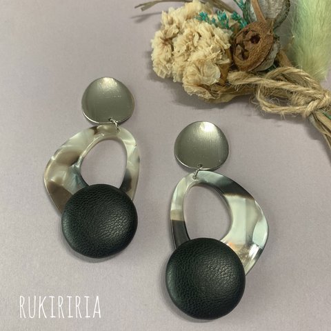 RUKIRIRIA #736 シルバー×大理石風ブラックピアス  大ぶりピアス 大ぶりイヤリング 