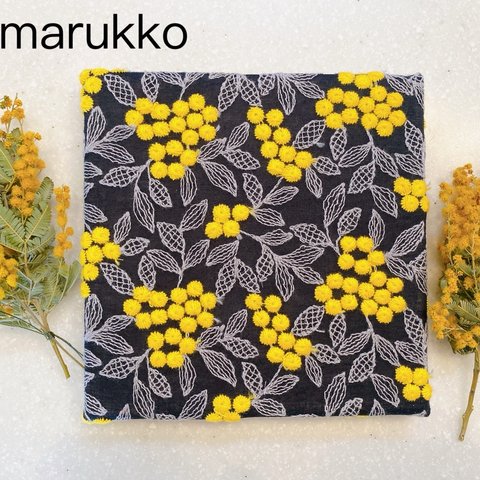 ミモザ　刺繍パネル　木の実　ファブリックパネル　15×15