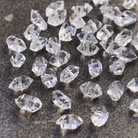 8個 ハーキマーダイヤモンド Sサイズ ラフロック ダブルポイント クリスタル 水晶 原石  穴あり 天然石 素材 パーツ 素材 ビーズ 粒売り 再販