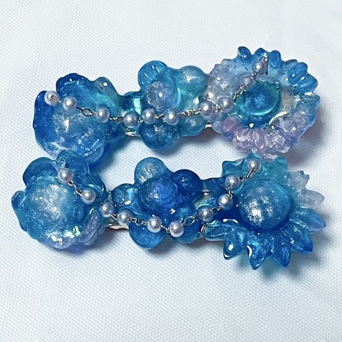 【2つで1セット】お花とパールのチェーンのヘアクリップ レジン作品 青 ピンク 白