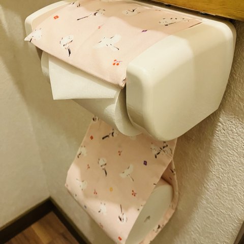 シマエナガのトイレットペーパーホルダー