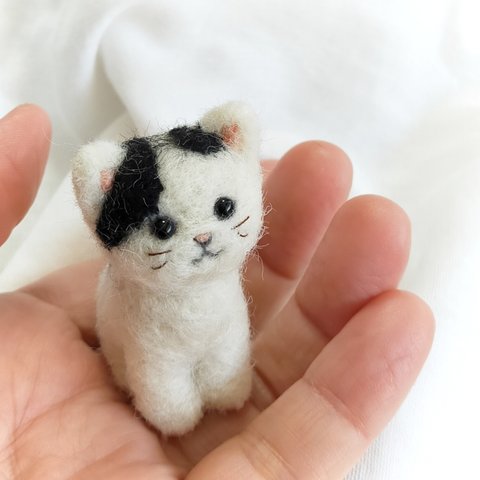 受注制作　小さな子猫　黒ぶち猫　羊毛フェルト