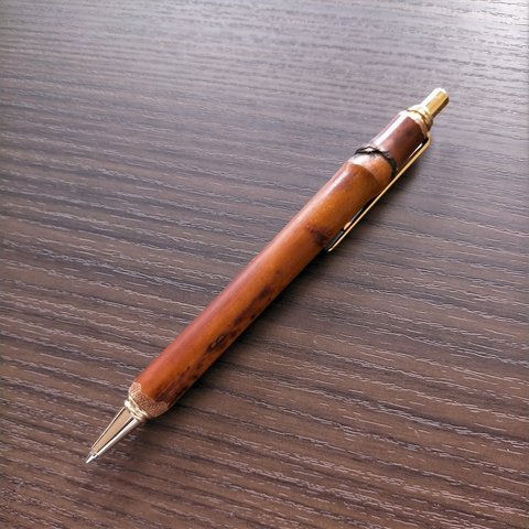 竹のしなやかさをそのままに使ったシャープペン　本煤女竹シャーペン