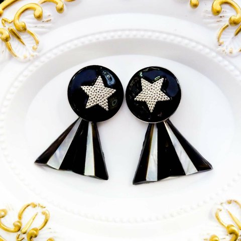 銀色　星のサーカス　Blackテント　&　silver star  ピアス　イヤリング　モノトーン トライアングル 星 ロジウムカラー 銀色 