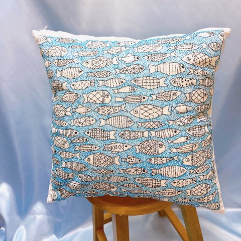 Kantha works クッションカバー　魚　（水色）