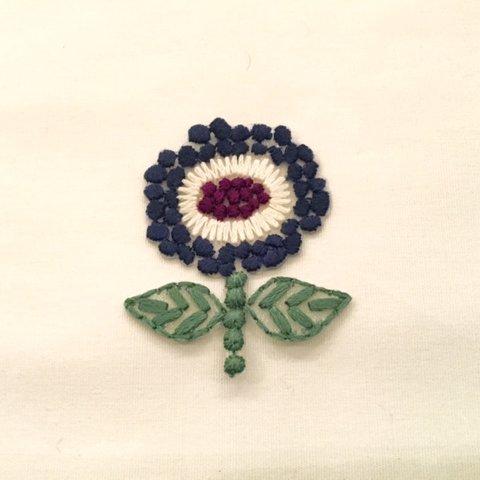 手刺繍風 お花ワッペン(紺色)[WA068]