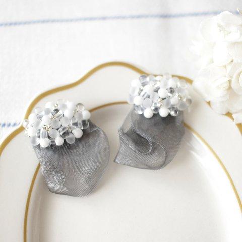 clouds white & gray   ビーズ刺繍 ピアス /イヤリング