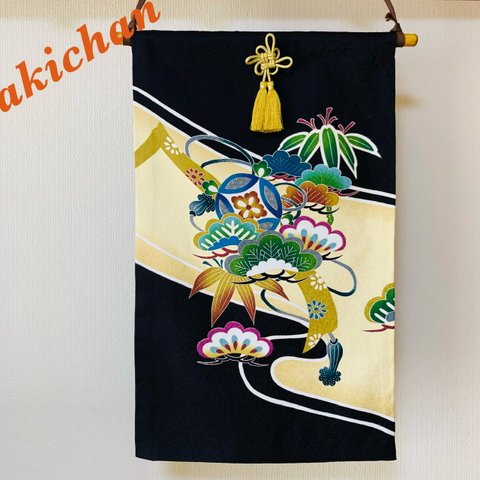 👘節句　正絹　新品❣️未使用　七五三 こども祝い着生地使用　タペストリー　小サイズ　吉祥結びタッセル　タペストリー棒付き