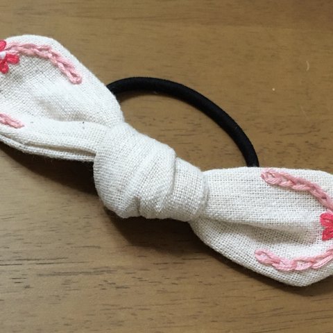 刺繍うさ耳リボンのヘアーゴム（ピンク）600→300