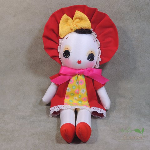 文化人形M（赤ドレスに花柄・ピンクリボン）