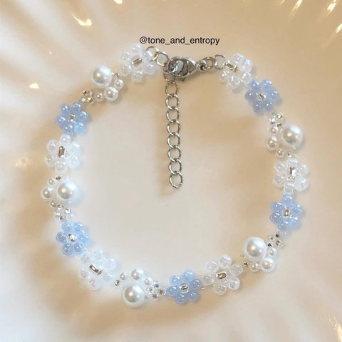 パールを散りばめたビーズブレスレット（パールブルー） / Pearl and beaded flowers bracelet