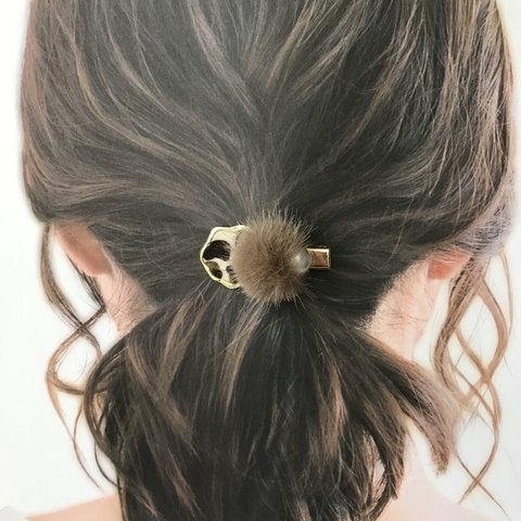 小さなヘアクリップ✨ファーとハラコ風パーツ✨