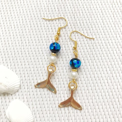 【再販】ホタルガラス✴︎南の島のクジラのピアス/イヤリング　ブルー