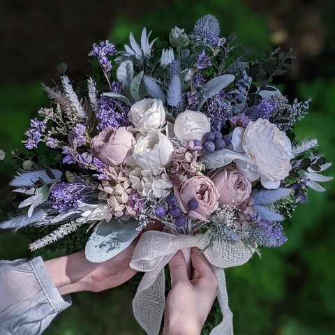 薔薇と実りのボタニカルブーケ　ウエディングブーケ　ガーデンウエディング　結婚式　クラッチブーケ