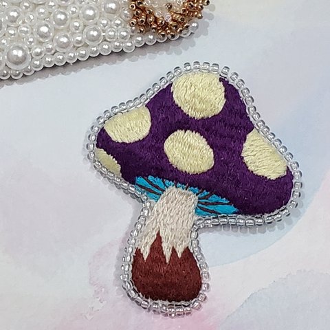 きのこちゃん刺繍ブローチ