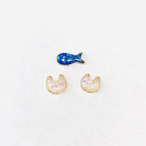 白猫ちゃんとお魚ピアス