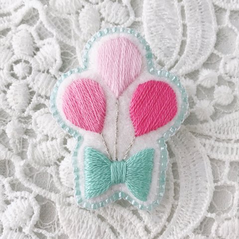 ふうせん（Sサイズ） 刺繍ブローチ（ピンク×グリーン）