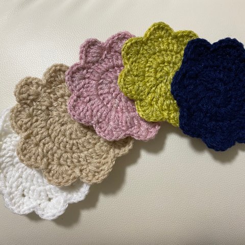 ハンドメイド　手編みかぎ編み　小花のコースター　全5点セット　手作り　編み物　コースター　お花