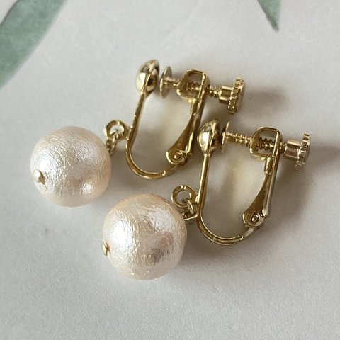 淡いピンクの一粒イヤリング／ピアス　ゴールド　10mm