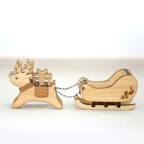 クリスマス トナカイとソリの置物（木製ミニチュア飾り）