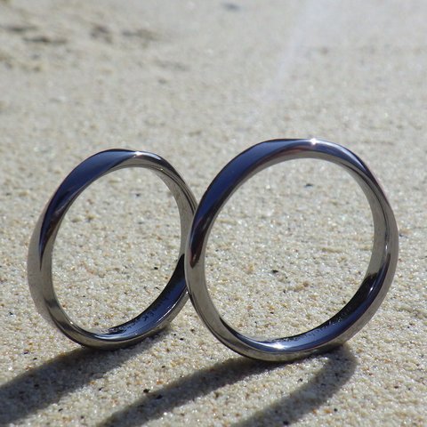 【金属アレルギー対応】 タンタルの深く澄んだ黒色・金属アレルギー対応の結婚指輪