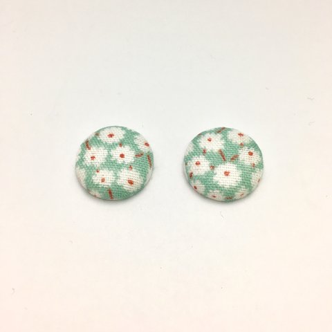 再販♡北欧風かすみ草柄 くるみボタンピアス／イヤリング