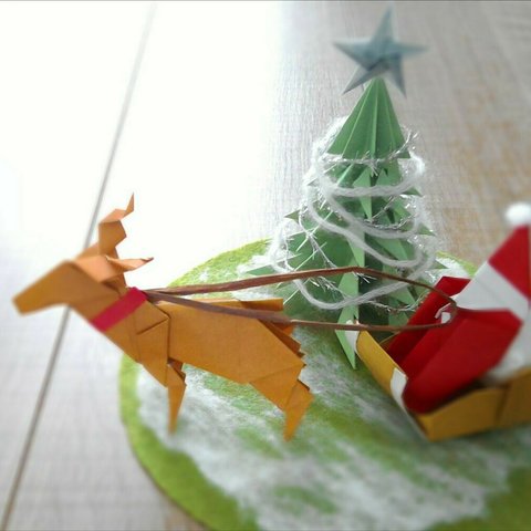 折り紙　雪クリスマス　サンタとトナカイとクリスマスツリー