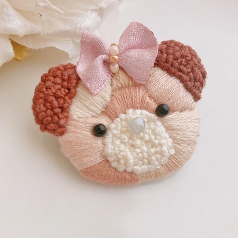 くまさんブローチ　女の子　刺繍　aicco