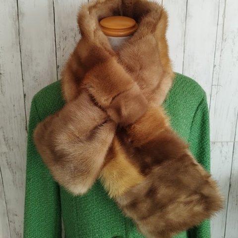 ¶ new antique fur ¶ パステルミンクファースリット入りクロスマフラー「utela」